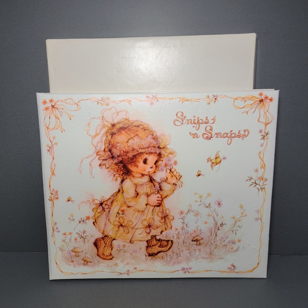 Vintage 1974 Hallmark 16 Yellow Pages 11”x9” Scrapbook Little Girl,